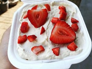 imagem do produto Bolo na marmita Ninho com morango