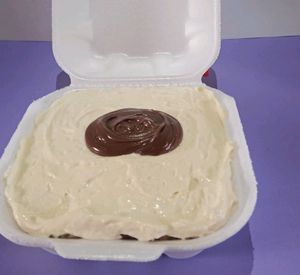 imagem do produto Bolo Dois amores com Nutella e morangos na marmita