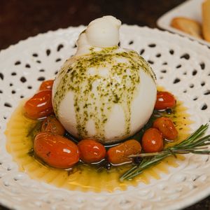 imagem do produto BURRATA + MOLHO PESTO + TOMATE CONFIT