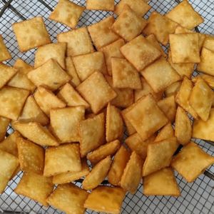 imagem do produto Mini pastéis de carne congelado. ( Sem fritar) Bandeja de meio kg (70 pastelzinho)