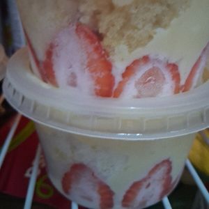 imagem do produto Bolo ninho com morangos 