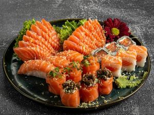 imagem do produto Sushi Trufado Thyas  29 peças + Coca Lata  R$ 139,90