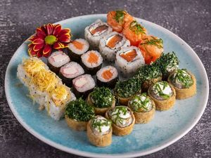 imagem do produto Combo Sushi 02  24 peças + Coca Lata  R$ 59,70