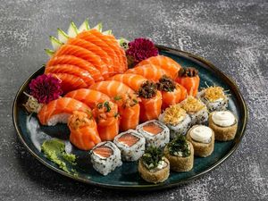 imagem do produto Sushi Ryori Thyas  30 peças + Coca Lata  R$ 94,90