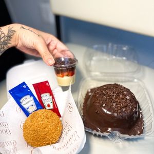 imagem do produto COXINHA DE COSTELA + BOLINHO CHOCOLATUDO 