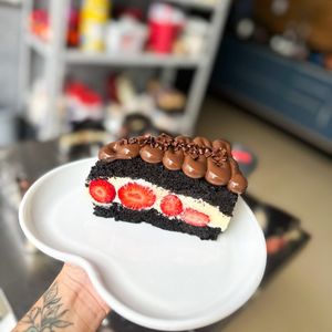 imagem do produto FATIA SURPRISE DE MORANGO 🤤