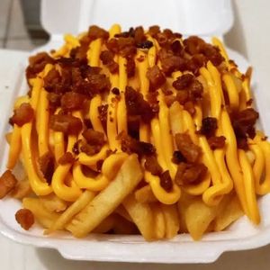 imagem do produto Fritas com cheddar e bacon 200g