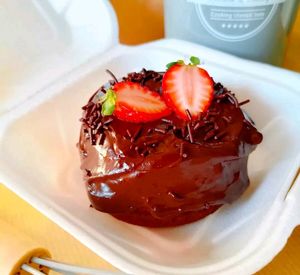 imagem do produto Baby Vulcão de Brigadeiro com Morango