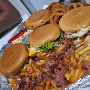 imagem do produto Big Bolota serve 4 + Calabresa Acebolada + Batata Frita+ Refri 1.5L