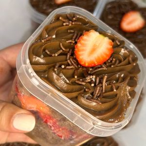 imagem do produto Bolo de brigadeiro com morango 