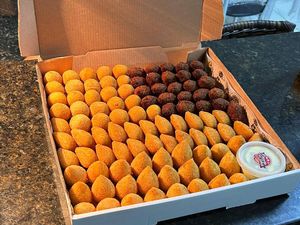 imagem do produto 100 Mini Salgadinhos