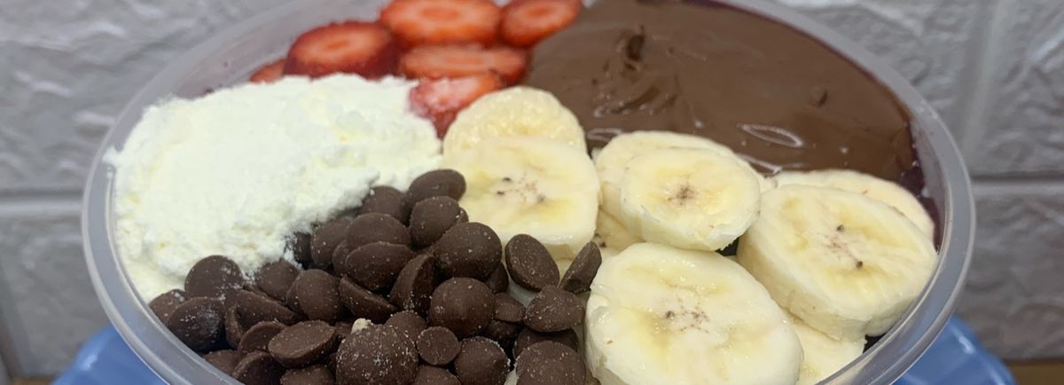 Tati’s Açaí logo