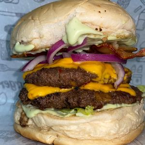 imagem do produto Hambúrguer Delux +Fritas/refrigerante 