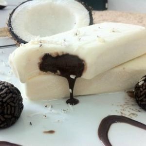 imagem do produto Paleta mexicana de coco com brigadeiro 