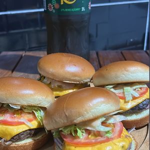 imagem do produto Combo  4 Burguer Salada + Refrigerante 2lts 