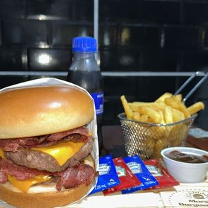 imagem do produto Combo Burguer duplo +saquinho de Batata+refri 200ml