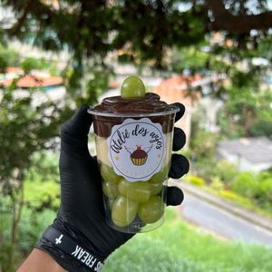 imagem do produto Bombom de uva no copo