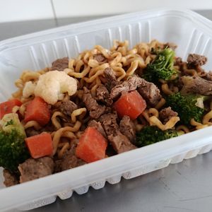 imagem do produto Marmita Yakisoba (379kcal)
