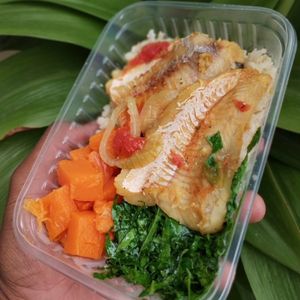imagem do produto FILÉ DE PEIXE ENSOPADO, ARROZ INTEGRAL E MIX DE LEGUMES