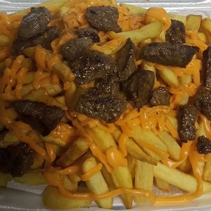 imagem do produto Porção de Alcatra c/ fritas cheeder e calabresa