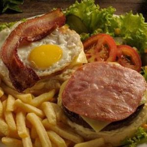 imagem do produto X-master burguer da casa aberto c/ fritas