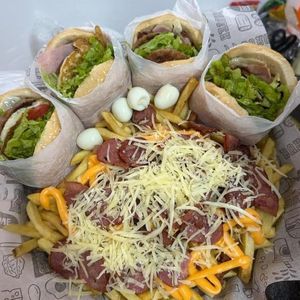 imagem do produto COMBAO 4 XTUDO + FRITAS COMPLETA