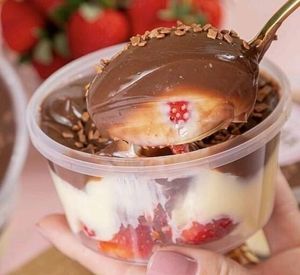 imagem do produto Leite Ninho com morangos e chocolate