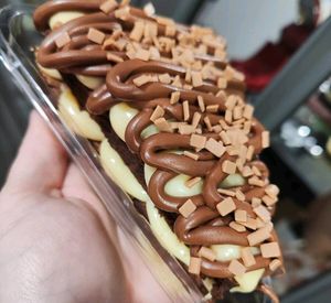 imagem do produto Fatia de brownie dupla com brigadeiro de Ninho e Nutella