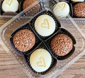 imagem do produto Bandeja com 4 doces