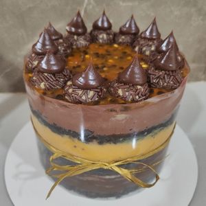 imagem do produto Bolo de maracujá e chocolate feito no acetato 