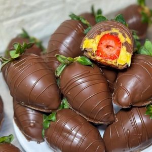 imagem do produto Bombom de morango e maracujá com cobertura de chocolate meio amargo