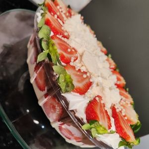 imagem do produto Sobremesa de morango ninho e chocolate meio amargo