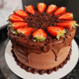 imagem do produto Bolo recheado de morango ninho e chocolate 2.500kg  