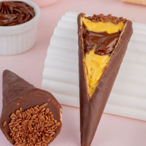 imagem do produto Cone trufado de maracujá e chocolate 