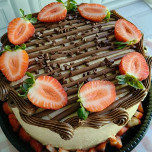 imagem do produto Bolo vulcão de morango ninho e Nutella 