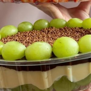 imagem do produto Sobremesa de Uvas com creme de ninho e chocolate