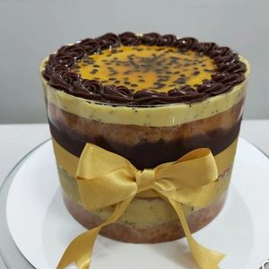 imagem do produto Bolo de maracujá e chocolate feito no acetato