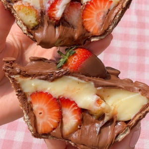imagem do produto Cestinha recheada de morango ninho e chocolate 