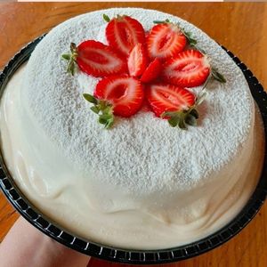 imagem do produto Bolo vulcão ninho com morangos