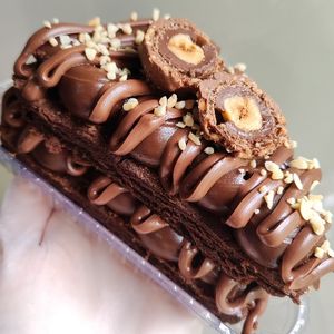 imagem do produto Fatia de Brownie dupla recheada Ferrero Rocher