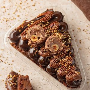 imagem do produto Fatia de Brownie dupla recheada Ferrero Rocher