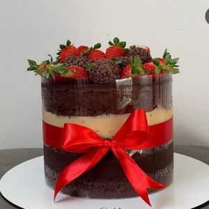 imagem do produto Bolo de morango e ninho + chocolate no acetato