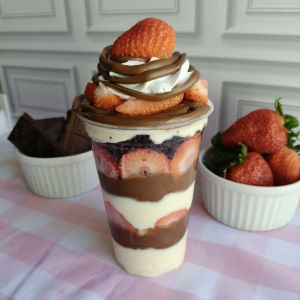 imagem do produto Copo da felicidade de morango ninho e Nutella 