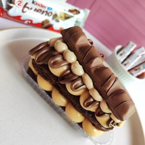 imagem do produto Fatia de brownie dupla recheada Kinder Bueno 