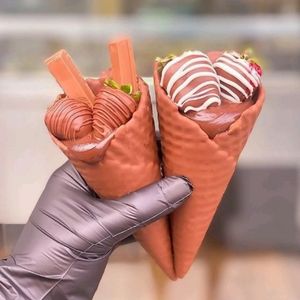 imagem do produto Cascão trufado de morango ninho e chocolate 