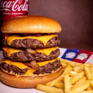 imagem do produto Burguer Apocalipse+batata+coca cola.