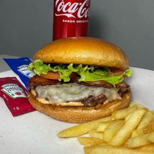 imagem do produto Burguer Salmos+batata+coca cola.