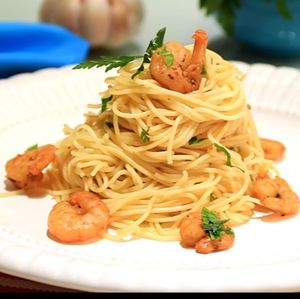 imagem do produto Espaguete alho e oleo com camarão .