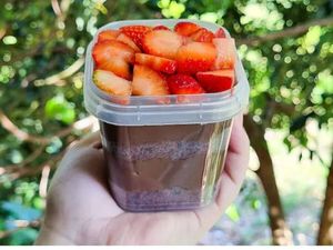imagem do produto Bolo no pote brigadeiro e morango