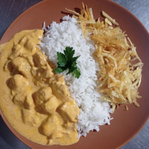 imagem do produto STROGONOFF DE FRANGO COM BATATA PALHA